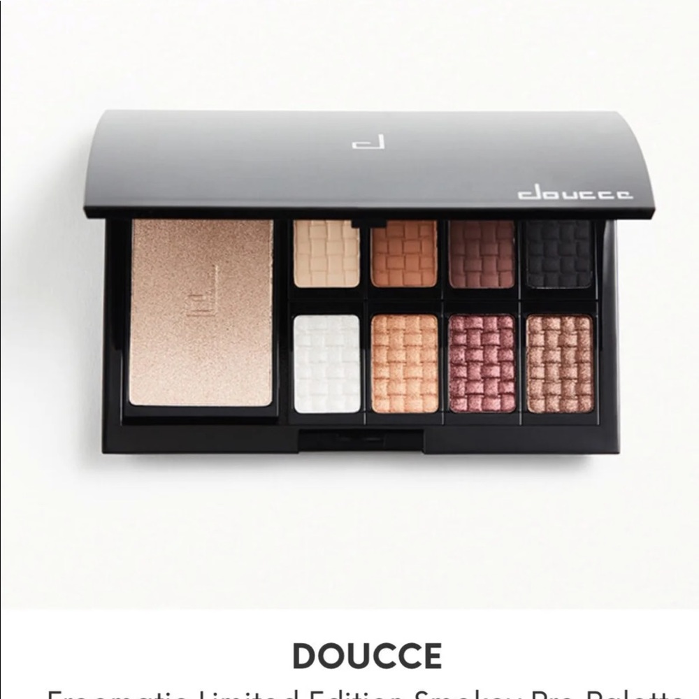 Doucce eyeshadow/ highlighter palette